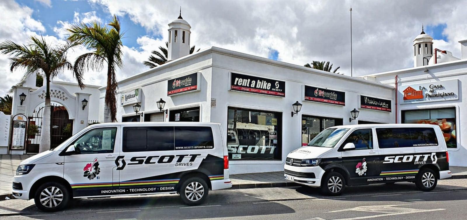 Interior de la tienda Tripasión en Puerto del Carmen, Lanzarote – bicicletas de alquiler y venta